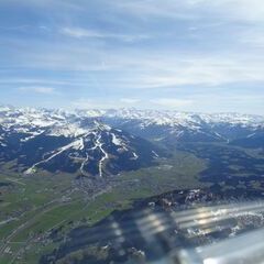 Flugwegposition um 13:19:57: Aufgenommen in der Nähe von Gemeinde Kirchdorf in Tirol, Österreich in 2305 Meter